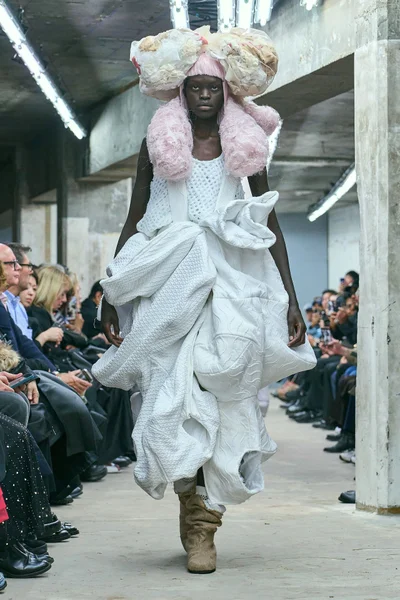 Look 19